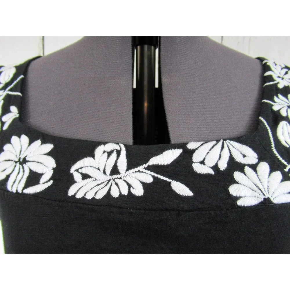 Banana Republic Black, White Stitching Around Collar Size Medium Knee Length A5
